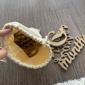 Milestone monthly baby sign